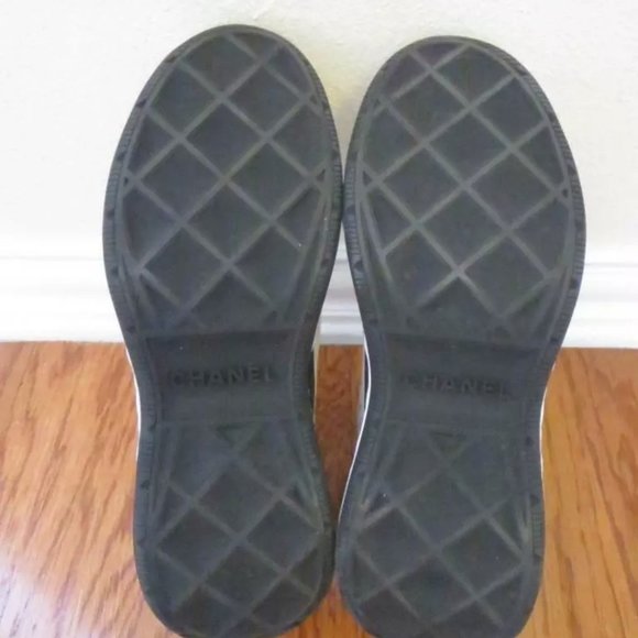 CHANEL 2021 Cruise Collection Quilted Ercu Embroidered CC Trainers Sneakers - Picture 10 of 10